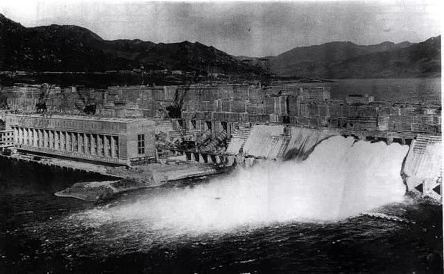 First hydroelectric power plant at the end of the 19th century