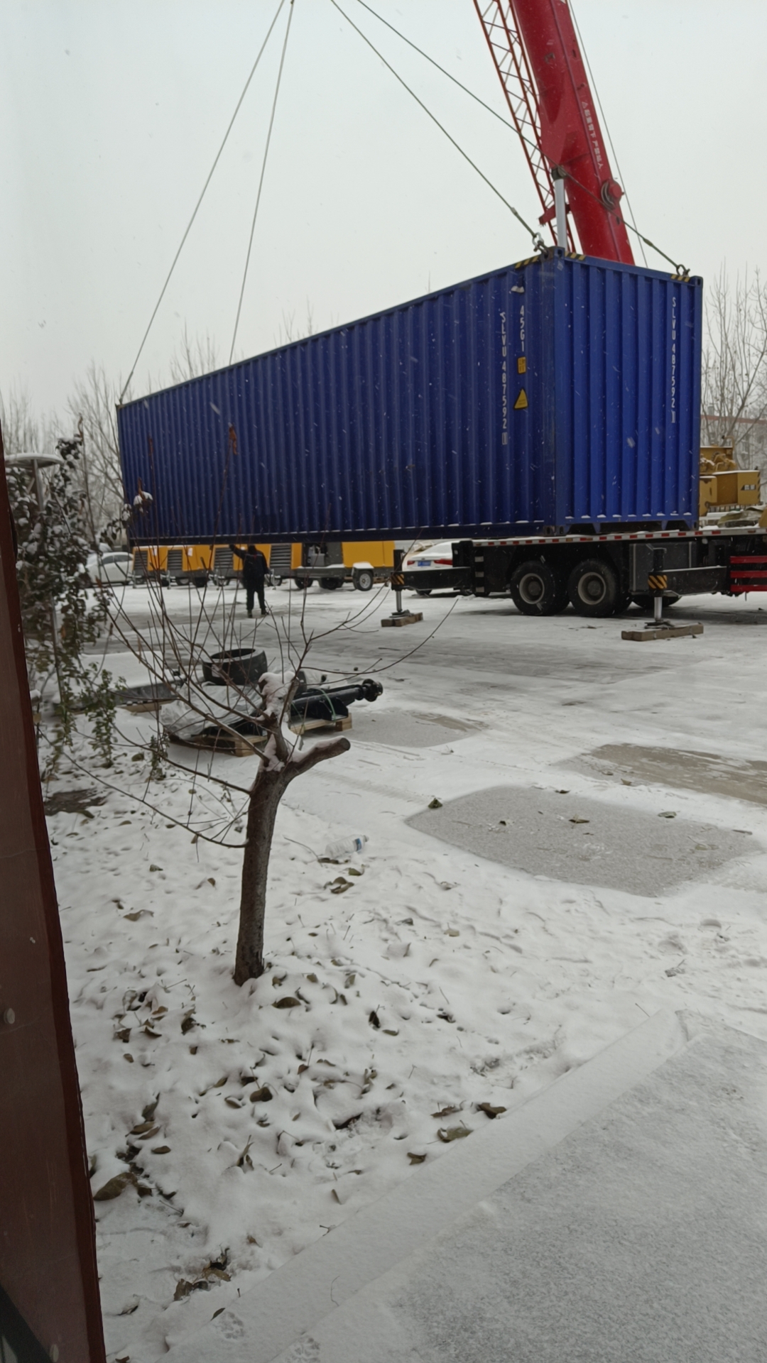 Container cargo container with KDP diesel mobile air compressor